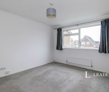 3 bedroom house to rent Cherry Close, Banstead, SM7 - Photo 3