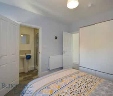 1 bedroom in a house share to rent - Photo 3