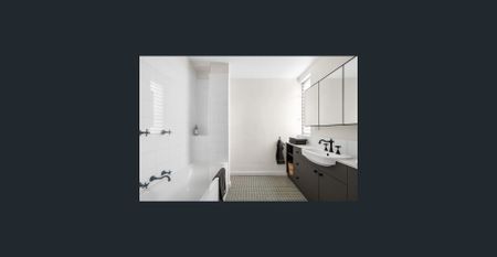 Elegant Fully Furnished Terrace in One of the Peninsula’s Most Sought-After Locations - Photo 4