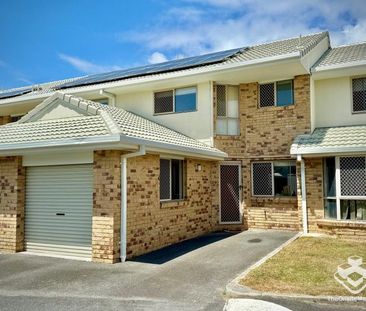 Spacious 3 Bedrooms Townhouse in a great location - Photo 5