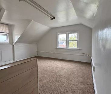 126 Chestnut St - Photo 3