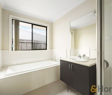 Spacious family home in heart of Gledswood hills - 53 Clover Hill - Photo 5