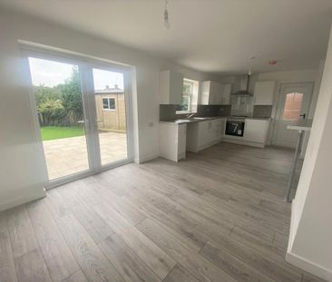 3 bedroom semi-detached house to rent - Photo 5