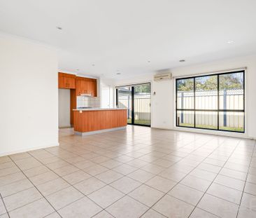 2/5 Glenluss Street, Werribee - Photo 1