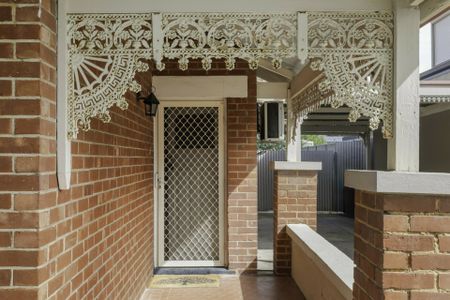 Charming Home in Prospect - Photo 4