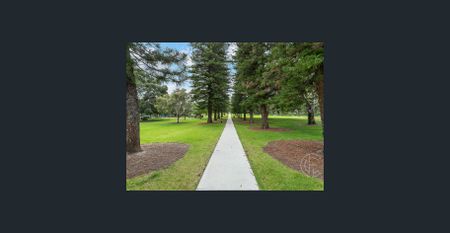 SURE TO IMPRESS! - Photo 3