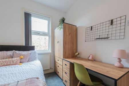 6 bedroom Semi-detached house to rent - Photo 2