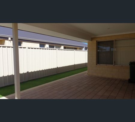 4A Niobe Court, Wandina, WA 6530 - Photo 4