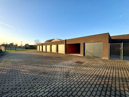 APPARTEMENT MET TWEE TERRASSEN EN GARAGE TE HUUR - Photo 2