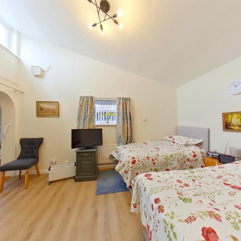 1 bedroom semi-detached bungalow to rent - Photo 1