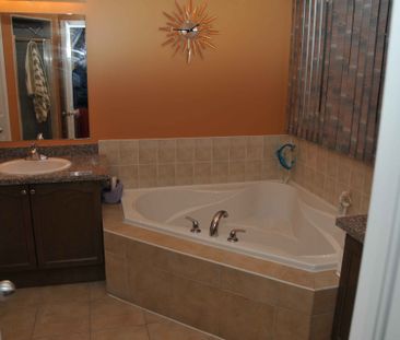1415 Ghent Avenue, Burlin - Photo 5
