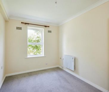 1 bedroom retirement property to rent - Photo 4