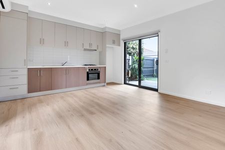 1/177 Purinuan Road, Reservoir VIC 3073 - Photo 2