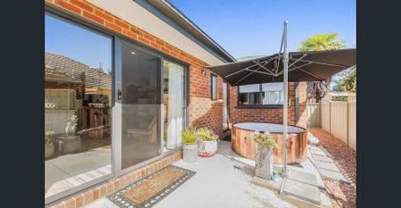 3 bedroom home in perfect Flora Hill position that offers a lot more - Photo 5