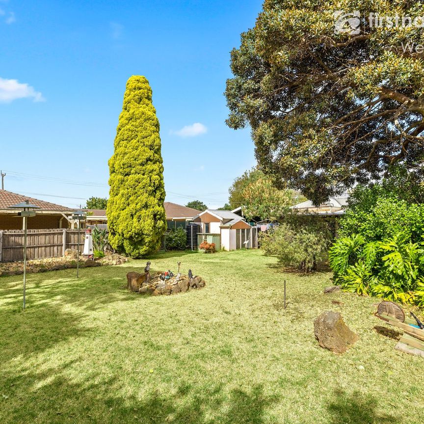 Charming Cottage - Photo 1