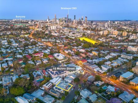 Modern Townhouse, Generous in Size, So Close to the CBD, UQ and QUT! - Photo 2