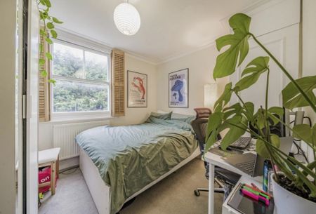 2 Bed Flat, Harbut Road, SW11 - Photo 2