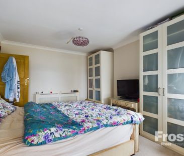 Park Avenue, Staines-Upon-Thames, Middlesex,TW18 - Photo 3