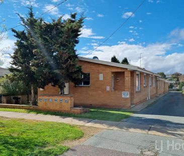 Spacious Ground Level Two Bedroom Unit - Photo 4