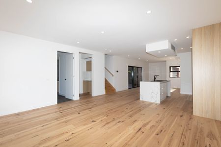 Service lane entry, offset on bell street! - Photo 5