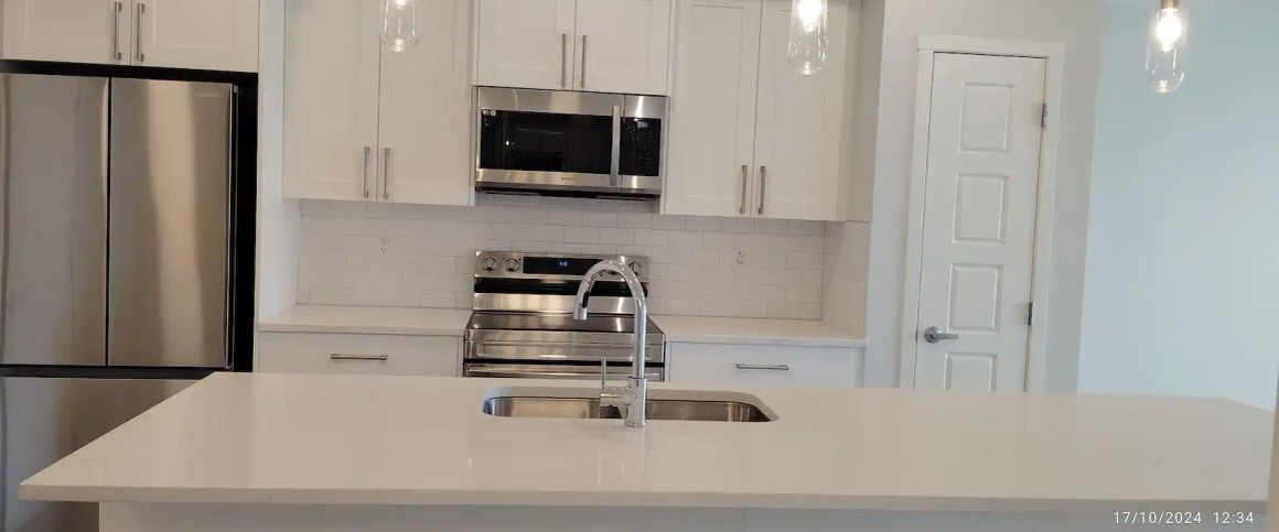 2 BED 2 BATH CONDO - UNDERGROUND PARKING-Storage Locker-October 2026 Rent Free — 2 Bedrooms Condo Unit - Photo 1