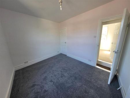 2 bedroom end of terrace house to rent - Photo 5