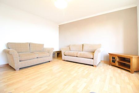 3 bedroom flat to rent - Photo 2