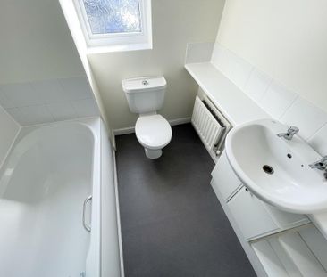 2 bedroom semi-detached house to rent - Photo 6