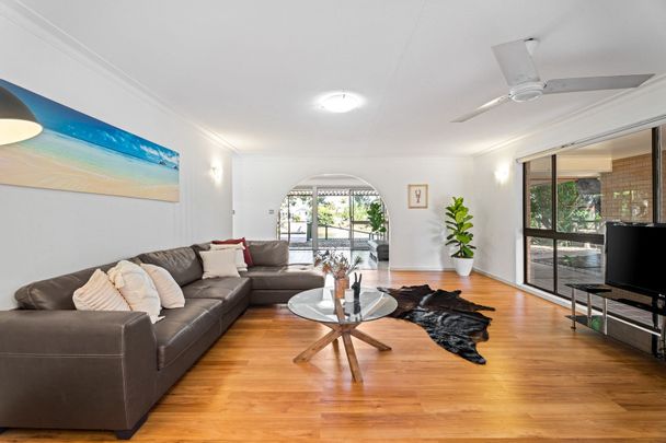 11 Sundowner Court, Mermaid Waters, QLD 4218 - Photo 1