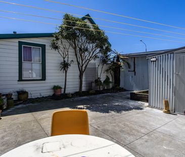 2-Bedroom Flat with 2 Off-street Carparks - Photo 2