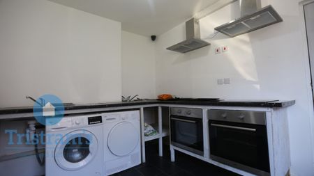 6 bed Flat for Rent - Photo 3