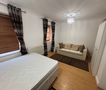 1 Bed Flat, Kensington Close, N11 - Photo 1