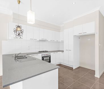 Spacious 4-Bedroom Home in South Morang - Photo 1