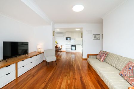 Spacious one bedroom fully furnished - Photo 2