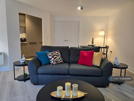 2 bedroom flat to rent - Photo 3