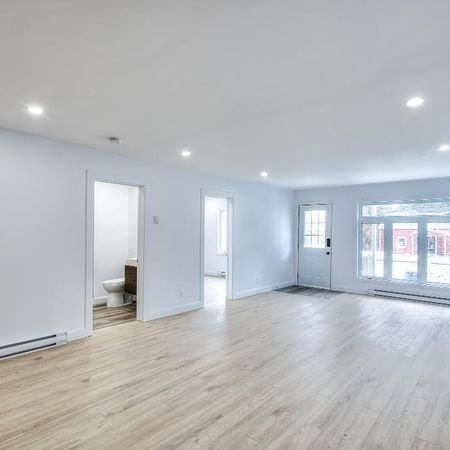 Logement style maison entièrement rénové – Sainte-Justine-de-Newton - Photo 3