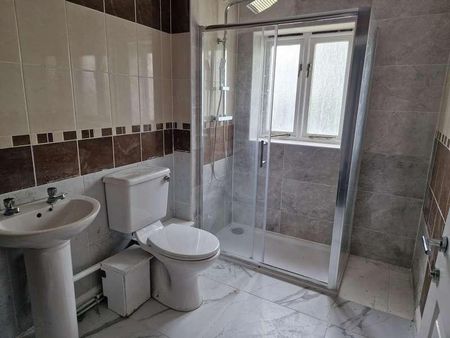 High Street, Northamptonshire, Collingtree, NN4 - Photo 5