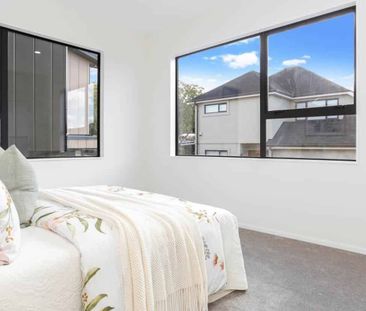 Brand New Modern House with Stunning Views - Photo 3