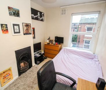 2 bedroom terraced house to rent - Photo 4