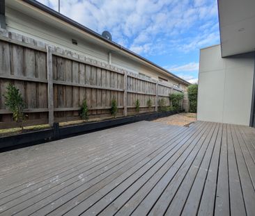 Spacious & Stylish 3-Bedroom Townhouse - Photo 1