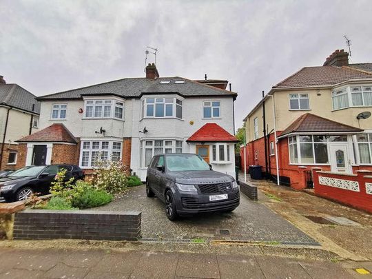 Sefton Avenue, Mill Hill, NW7 - Photo 1
