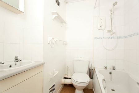 Newly refurbished 1 Bed Westbourne - Photo 3