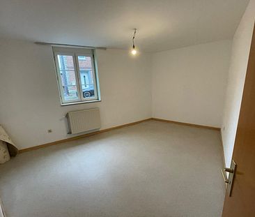 Gleichermaßen gemütliche wie geräumige Erdgeschosswohnung- , perfekt geeignet für die jüngere Generation als auch für Senioren. - Foto 2