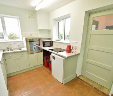 4 bedroom semi-detached house to rent - Photo 6