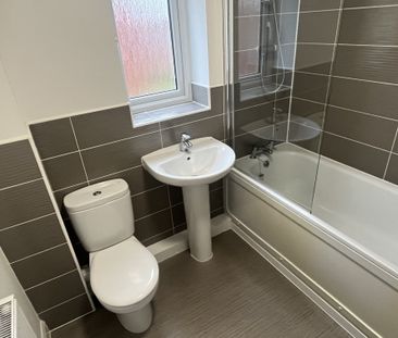 Pearsons Way, Leeds, Seacroft - Photo 2