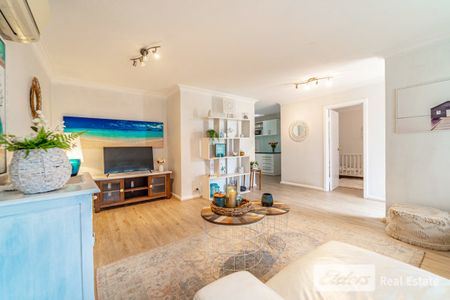 Charming home with a Pool *Chemicals are at tenants expense* - Photo 3