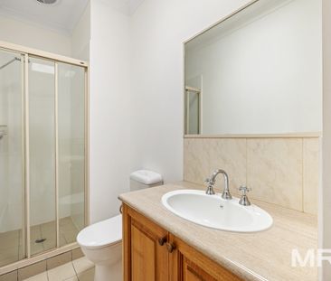 Large unit in prized location - Photo 3