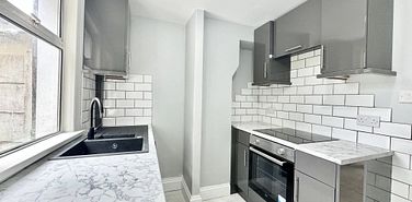 Albion Road, St Peters, Broadstairs, CT10 2UR, Kent - Photo 2