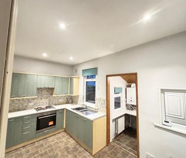 2 bedroom semi-detached house to rent - Photo 6