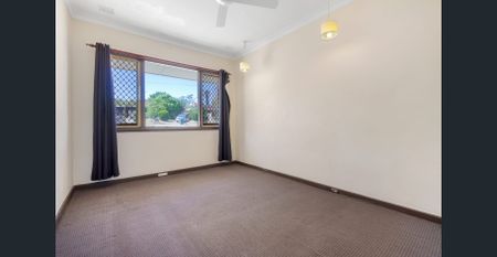 NEAT AND TIDY 4X1 HOME WITH AMPLE PARKING - Photo 5